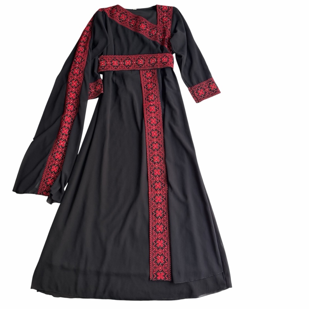 Girls Embroidered Asymmetrical Thobe Dress with Belt – Elegant & Modern